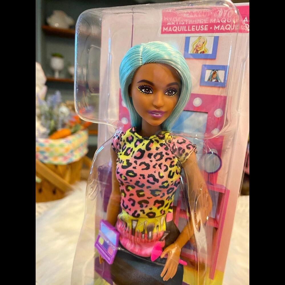 Barbie Doll Hairstylist NIB!!